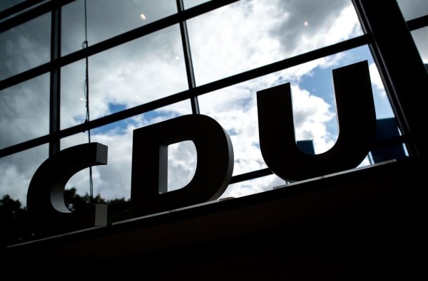 Die Initiative «Compass Mitte» verlangt mehr Augenmerk auf soziale und liberale Themen. (Illustration) - © Hauke-Christian Dittrich/dpa