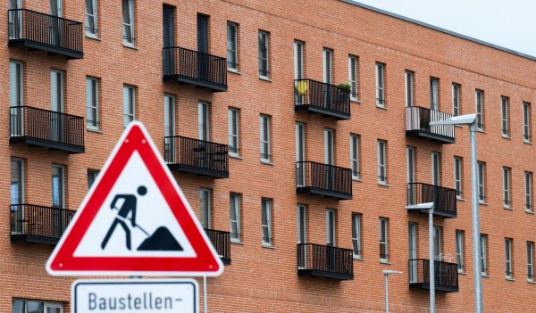 Mehr Baugenehmigungen - aber immer noch zu wenig neue Wohnungen (Symbolbild) - © Julian Stratenschulte/dpa