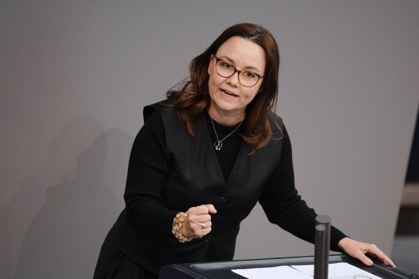 Die Ehefrau des ehemaligen SPD-Bundesvorsitzenden und Vizekanzlers Franz Müntefering (85) tritt die Nachfolge des bisherigen Geschäftsführers und Vorstandssprechers Björn Böhning an. - © Kay Nietfeld/dpa