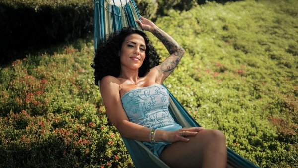 In der Reality-Show zieht eine sogenannte Single-Lady - nun also Miras - mit vielen flirtwilligen Männern in eine luxuriöse Villa in Griechenland. - © -/RTL/dpa