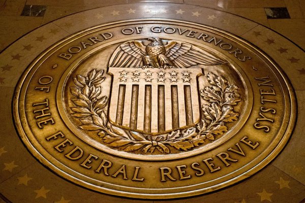 Die US-Notenbank zeigt dem US-Präsidenten weiter die kalte Schulter und belässt den Leitzins auf einem relativ hohen Niveau. - © Andrew Harnik/AP/dpa