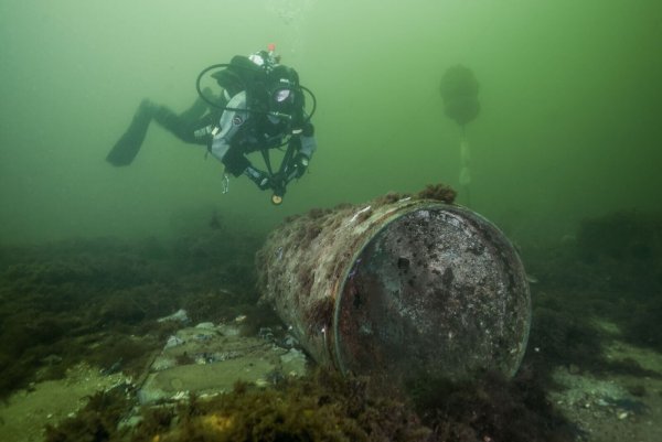 Für den Experten Jens Greinert ist eine Bergung der Munitionsaltlasten aus den küstennahen Ostseegewässern in Deutschland bis Ende der 2040er Jahre möglich. (Symbolbild) - © Jana Ulrich/Forschungstauchzentrum CAU Kiel/dpa