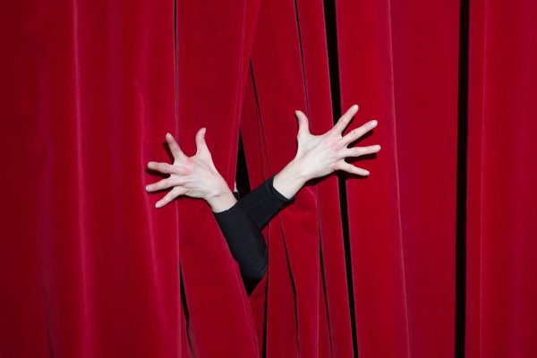 «Die künstlerisch Beschäftigten dürfen nicht als Beschäftigte zweiter Klasse behandelt werden.» (Symbolbild) - © Sebastian Kahnert/dpa-Zentralbild/dpa