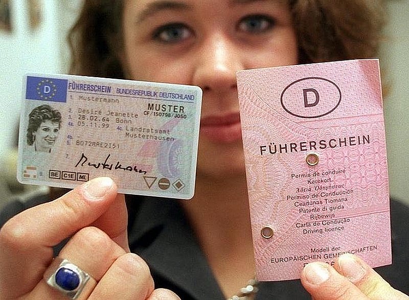 Schlangestehen für alten Führerschein | Nachrichten aus Ostwestfalen-Lippe - LZ.de