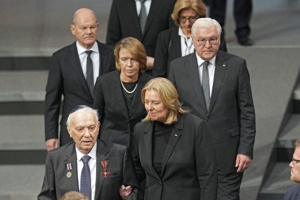 Der Bundestag gedenkt der Opfer des Nationalsozialismus. - © Michael Kappeler/dpa