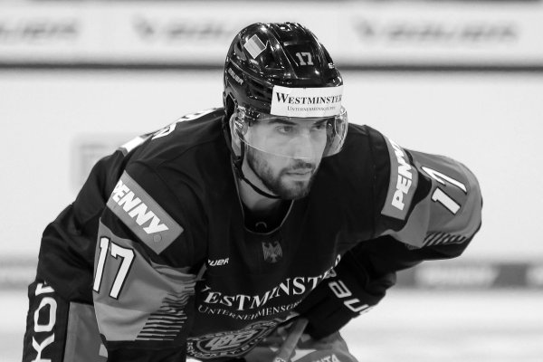 Eishockey-Nationalspieler Tobias Eder ist tot. - © Christian Kolbert/dpa
