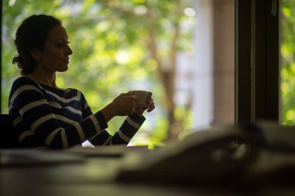 Mal kurz durchatmen: Mikropausen können bei Büroarbeiten oder kreativen Aufgaben eine leichte Leistungssteigerung bewirken. - © Klaus-Dietmar Gabbert/dpa-tmn