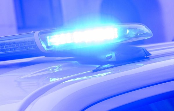 Die Polizei ermittelt gegen Unbekannt. (Symbolbild) - © Julian Stratenschulte/dpa