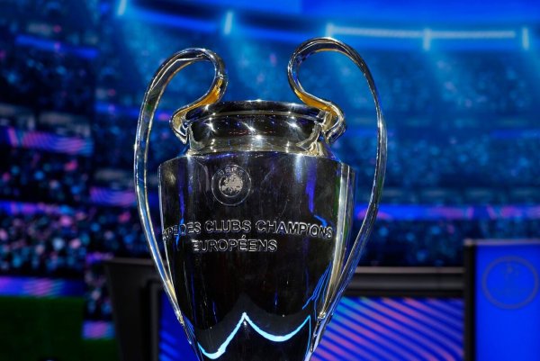 Das Objekt der Begierde: Der Champions-League-Pokal. - © Gregorio Borgia/AP/dpa