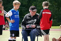 Werner Brand (Bildmitte) im Einsatz. - &copy; Privat