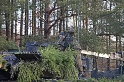 Das Beladen des Kampfpanzers Leopard 2 mit Munition dauert etwa eine Viertelstunde. - &copy; Vera Gerstendorf-Welle