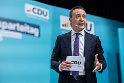 CDU-Generalsekretär Paul Ziemiak ist sehr zufrieden mit dem Ergebnis der Kommunalwahl. - © Guido Kirchner/dpa