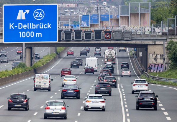 Die Zahl der Berufspendler in NRW ist gestiegen. (Symbolbild) - © Thomas Banneyer/dpa
