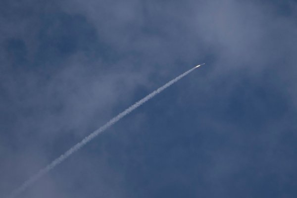 Die Schiitenmiliz Hisbollah feuerte rund 30 Raketen auf die nordisraelische Stadt Karmiel und Umgebung ab. (Archivbild) - © Leo Correa/AP/dpa
