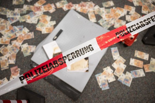 Die Täter hinterließen einen Schaden in Millionenhöhe. (Symbolbild) - © Sebastian Gollnow/dpa