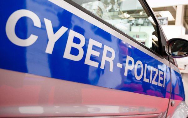 Cybercrime-Experten hoben bei Razzia einen Darknet-Drogenhandel aus. (Symbolbild) - © Christophe Gateau/dpa