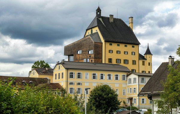Streit um das Kloster Goldenstein nahe der bayerischen Grenze. - © Chris Hofer/FRANZ NEUMAYR/dpa