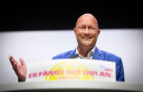 Thüringens Ex-Kurzzeitministerpräsident Thomas Kemmerich verlässt die FDP. (Archivbild) - © Bernd von Jutrczenka/dpa