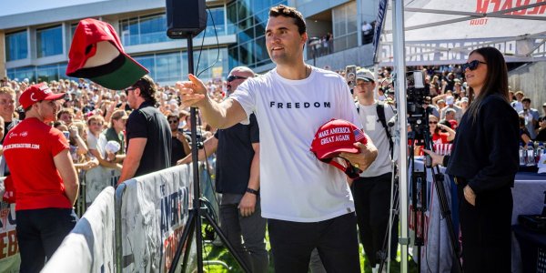 Charlie Kirk war am Mittwoch bei einer Veranstaltung erschossen worden, bei der er mit Studenten politische und gesellschaftliche Themen debattieren wollte. - © Tess Crowley/The Deseret News/AP/dpa