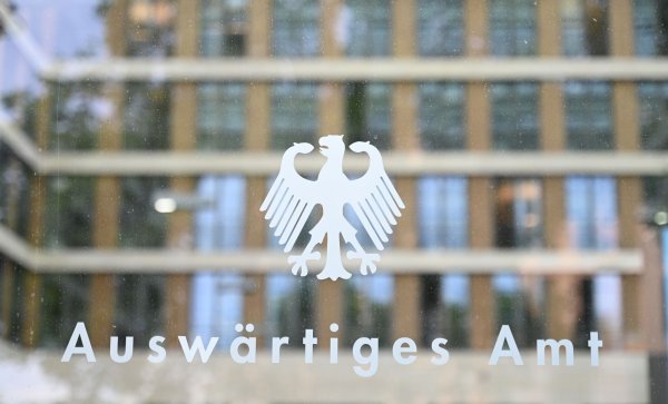 Die Einbestellung eines Botschafters ins Auswärtige Amt gilt als deutliche Form des Protests. (Archivbild) - © Katharina Kausche/dpa