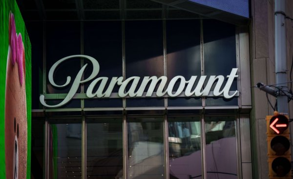 Paramount plant Medienberichten zufolge ein Gebot für den größeren Rivalen Warner Bros. Discovery. (Archivbild) - © Michael Kappeler/dpa