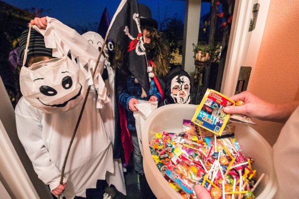 Süßigkeiten an Halloween - © Foto: Armin Weigel/Illustration