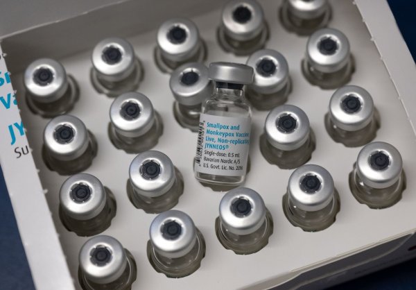 Indonesien-Reisende müssen ab sofort einen digitalen Gesundheitsfragebogen ausfüllen, um die Ausbreitung des Mpox-Erregers zu kontrollieren. - © Sven Hoppe/dpa/dpa-tmn