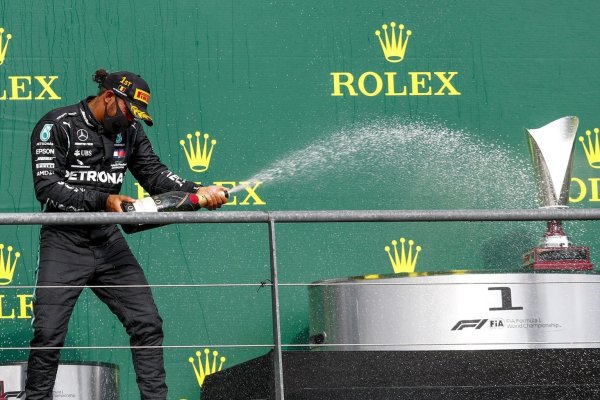 Champagner-Dusche - © Foto: Francois Lenoir/POOL REUTERS/AP/dpa