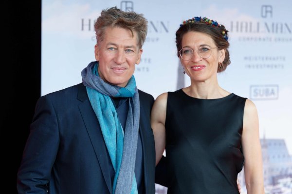Tobias Moretti ist nicht nur ein Schauspiel-Star. Gemeinsam mit seiner Frau Julia betreibt er eine Landwirtschaft in Tirol. (Bild: Archiv) - © Henning Kaiser/dpa