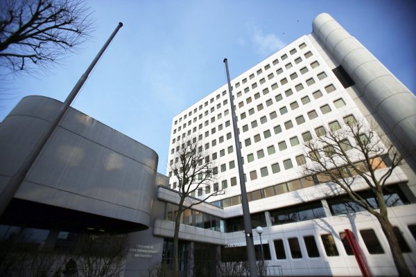Das Landgericht prüft zwei Anklagen gegen drei Männer wegen schweren Missbrauchs. (Symbolbild) - © Oliver Berg/dpa