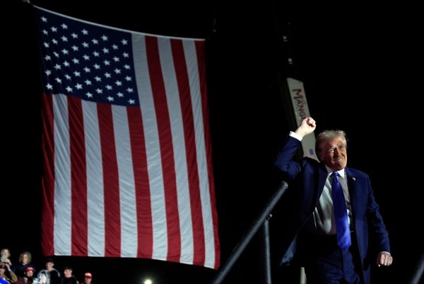 Trump fällt immer wieder mit Beleidigungen auf. (Archivbild) - © Evan Vucci/AP/dpa