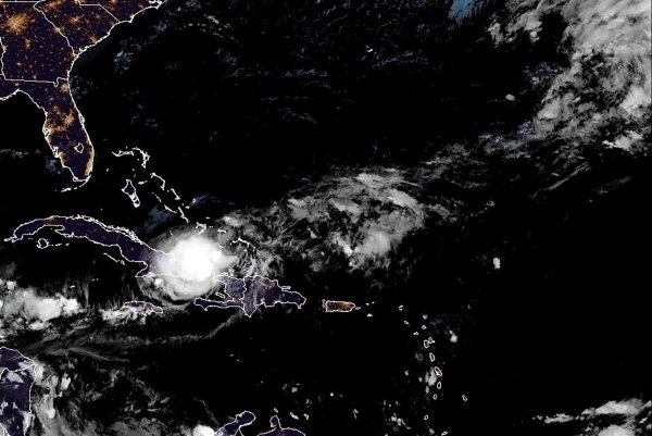 «Oscar» hat sich über Kuba zum Tropensturm abgeschwächt (Handout). - © -/NOAA via AP/dpa