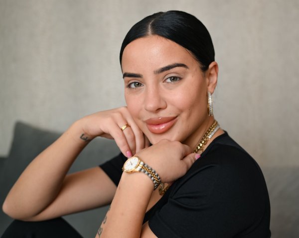 Leyla Lahouar hat einen Heiratsantrag von Mike Heiter bekommen (Archivbild). - © Arne Dedert/dpa