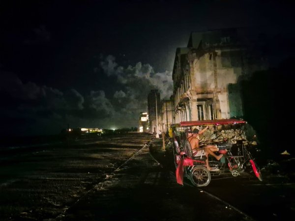 Auf Kuba war am Freitagvormittag das veraltete Stromnetz zusammengebrochen, was zu einem Stromausfall auf der gesamten Insel führte. - © Nick Kaiser/dpa