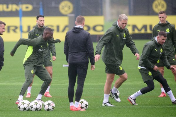 Die zuletzt angeschlagenen Pascal Groß (rechts) und Niklas Süle (2. v. rechts) nehmen am Abschlusstraining teil. - © Bernd Thissen/dpa
