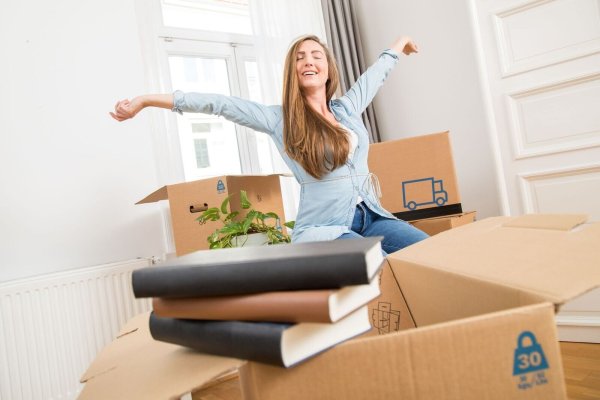 Ohne Sorgen in die neue Wohnung: Wer sämtliche Kosten vor Mietbeginn genau kalkuliert, lebt unbeschwerter. - © Christin Klose/dpa-tmn