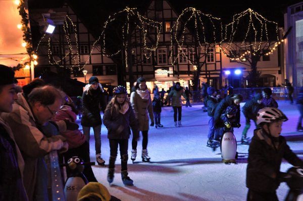 Beliebter Treffpunkt: die Eiswelt in Lemgo. - © Archivfoto: Thomas Reineke