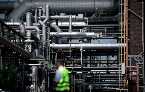 Die Chemie-Industrie hat mit gestiegenen Energiepreisen zu kämpfen. (Archivfoto) - © Fabian Strauch/dpa