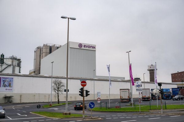 Das Evonik-Servicegeschäft in den Chemieparks Marl und Wesseling mit insgesamt 3.600 Beschäftigten wird gerade eigenständig aufgestellt. (Archivbild) - © Benjamin Westhoff/dpa