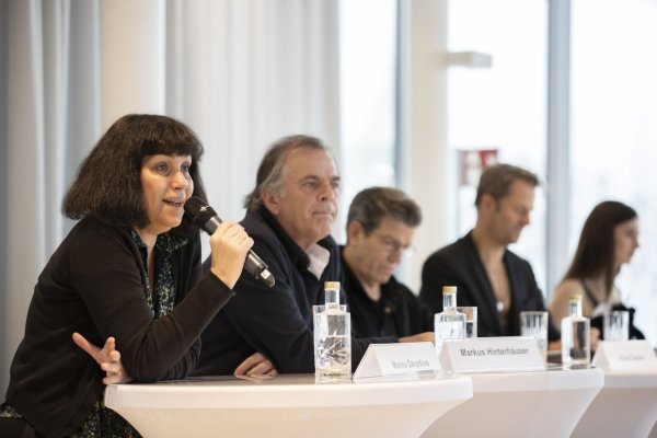 Die ehemalige Schauspielchefin Marina Davydova und die Salzburger Festspiele wollen einen Rechtsstreit vermeiden und einigten sich jetzt einvernehmlich. - © Tobias Steinmaurer/APA/dpa