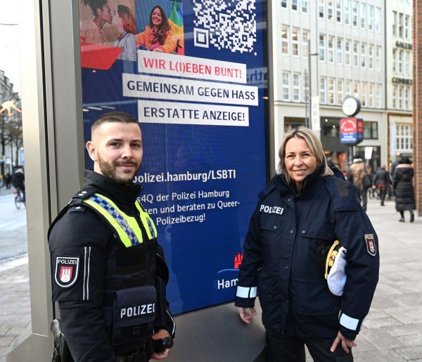 In Hamburg startete die Polizei eine Kampagne gegen queerfeindliche Hasskriminalität. - © Niklas Graeber/dpa
