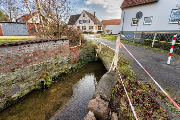 Die Brücke mit dem Namen BW 39 in Niederbelle soll im kommenden Jahr saniert werden. - © Torben Gocke