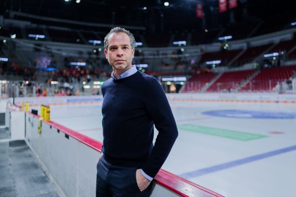 Sportdirektor Niki Mondt muss bei der DEG gehen. - © Rolf Vennenbernd/dpa