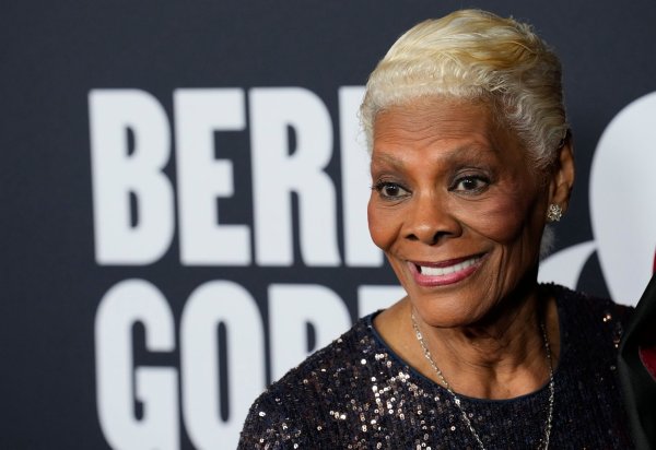 Im Rahmen ihrer Abschiedstour kommt die US-Sängerin Dionne Warwick im September nach Deutschland. (Archivbild) - © Chris Pizzello/Invision via AP/dpa