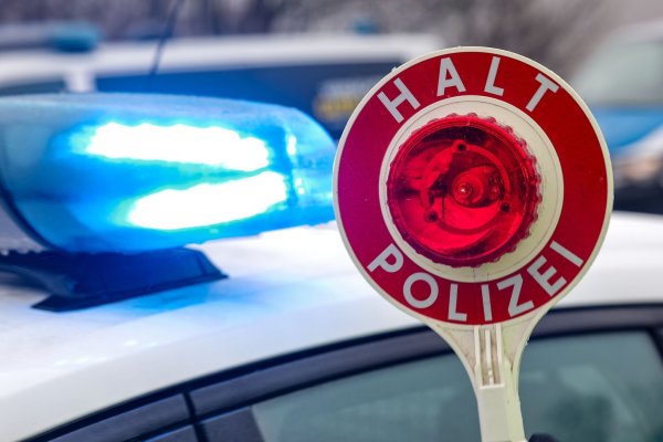 Bei einer Kontrolle hat die Dortmunder Polizei ein Auto sichergestellt. (Symbolfoto) - © Jan Woitas/dpa