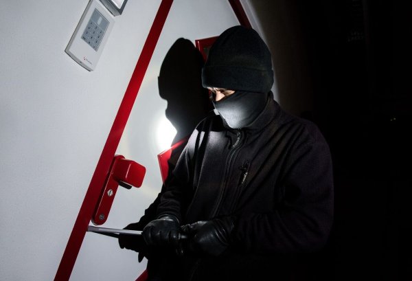 Die Einbrecherbande soll über mehrere Jahre hinweg immer wieder bei Zirkusbetreibern und Schaustellern eingebrochen sein. (Symbolbild) - © picture alliance / dpa