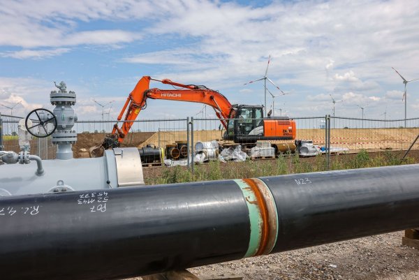 2025 sollen die ersten 525 Kilometer des auf 9.040 Kilometer angelegten Wasserstoff-Kernnetzes fertig werden. (Symbolbild) - © Jan Woitas/dpa