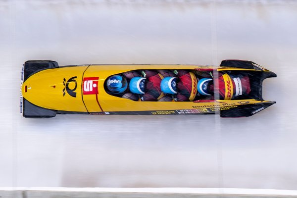 Francesco Friedrich kam im Viererbob beim Weltcup in Winterberg auf Rang zwei. - © David Inderlied/dpa