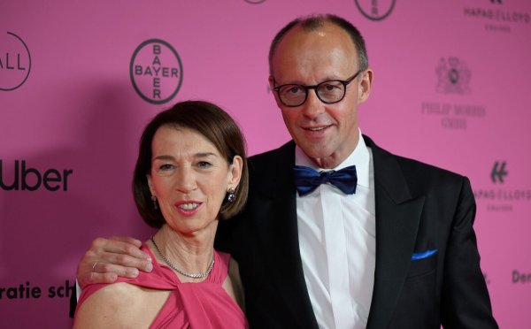 Charlotte und Friedrich Merz beim Bundespresseball Anfang April. - © Monika Skolimowska/dpa
