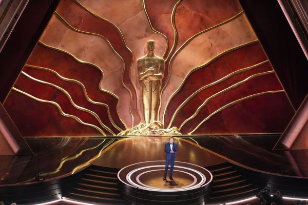 Conan O\\\'Brien moderierte die Oscarverleihung im Dolby Theatre in Hollywood. - © Chris Pizzello/Invision/AP/dpa